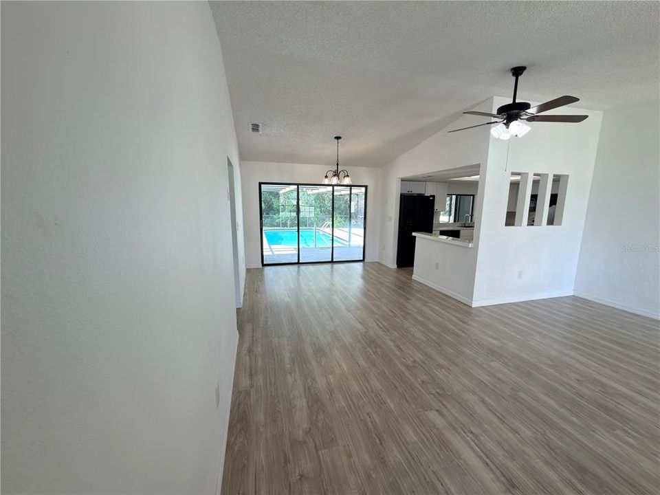 For Sale: $300,000 (3 beds, 2 baths, 1412 Square Feet)