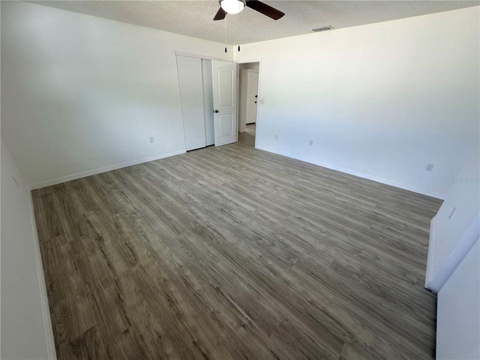 For Sale: $300,000 (3 beds, 2 baths, 1412 Square Feet)