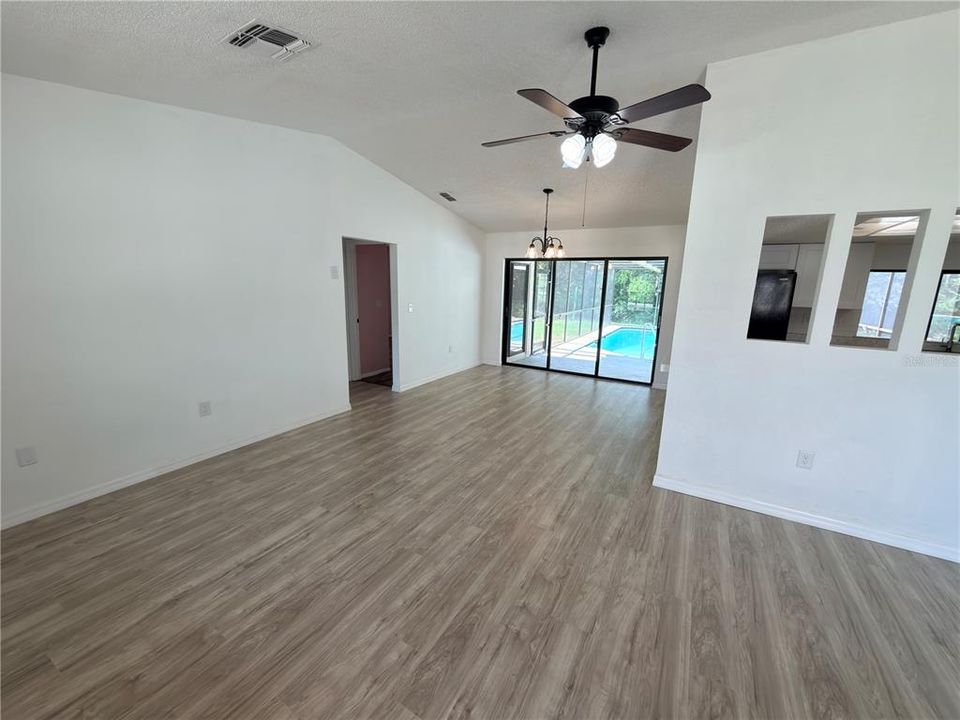 For Sale: $300,000 (3 beds, 2 baths, 1412 Square Feet)