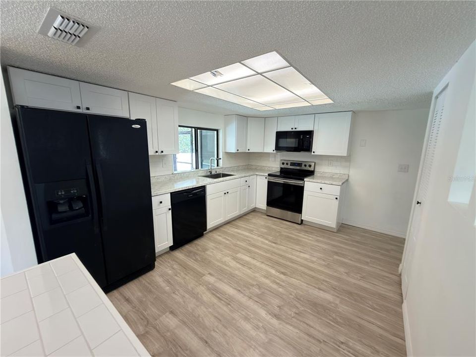 For Sale: $300,000 (3 beds, 2 baths, 1412 Square Feet)