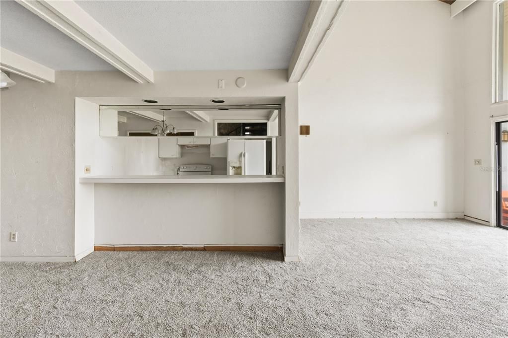For Rent: $1,050 (1 beds, 1 baths, 974 Square Feet)