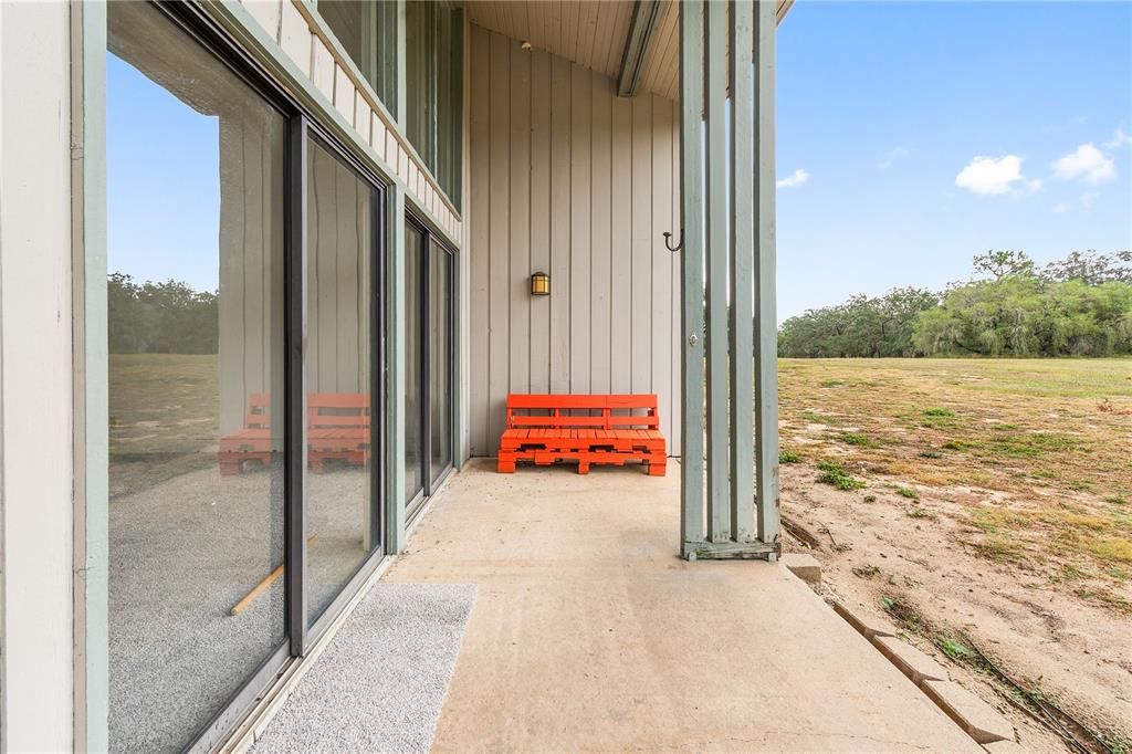 For Rent: $1,050 (1 beds, 1 baths, 974 Square Feet)