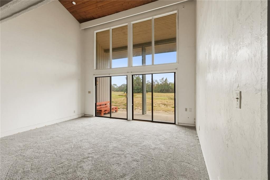 For Rent: $1,050 (1 beds, 1 baths, 974 Square Feet)