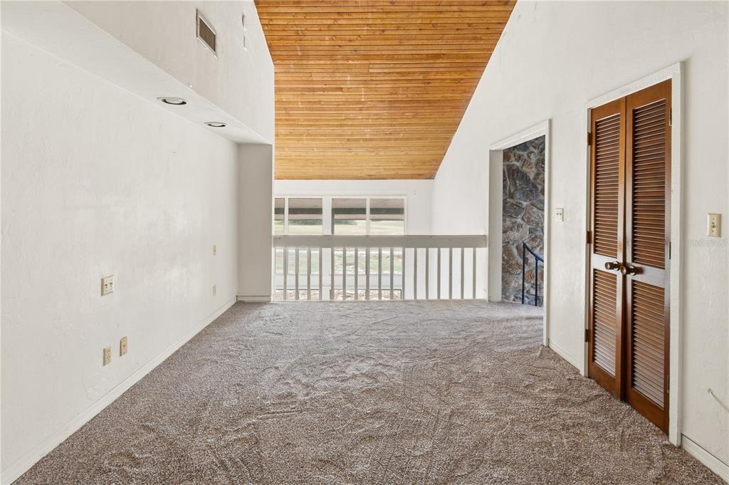 For Rent: $1,050 (1 beds, 1 baths, 974 Square Feet)