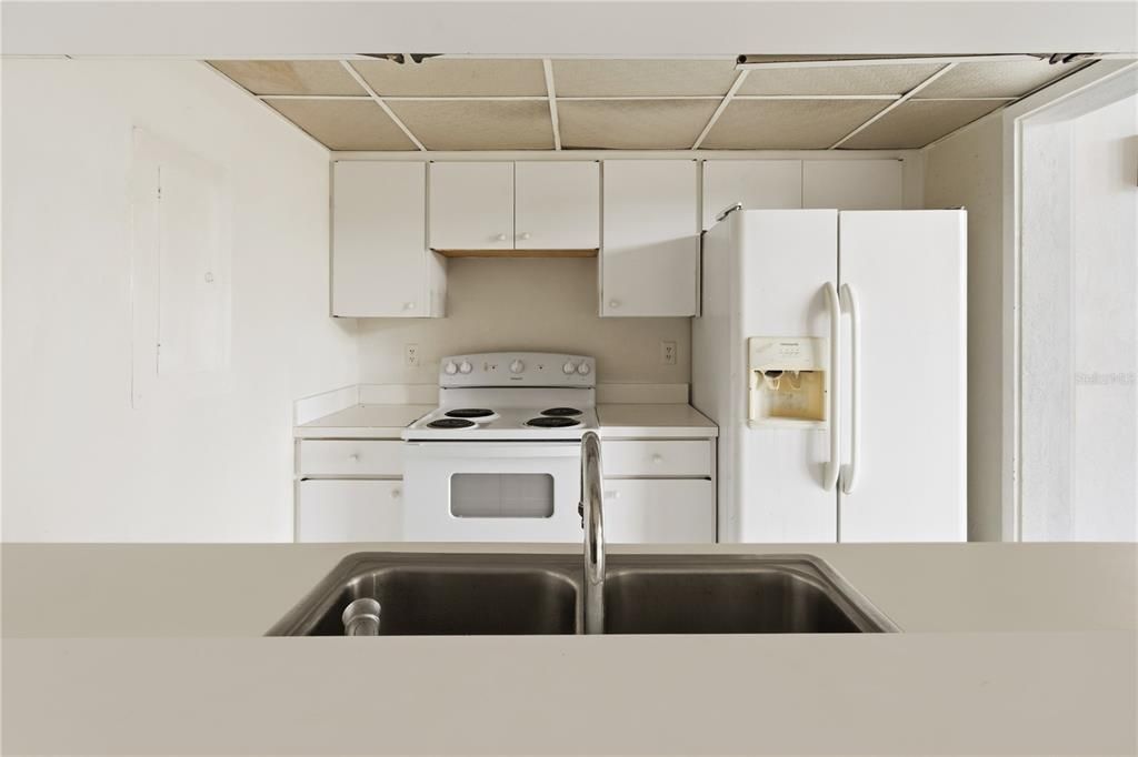 For Rent: $1,050 (1 beds, 1 baths, 974 Square Feet)