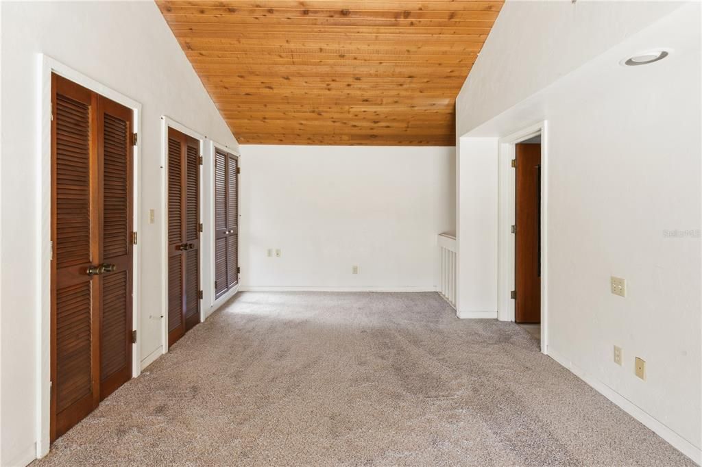 For Rent: $1,050 (1 beds, 1 baths, 974 Square Feet)