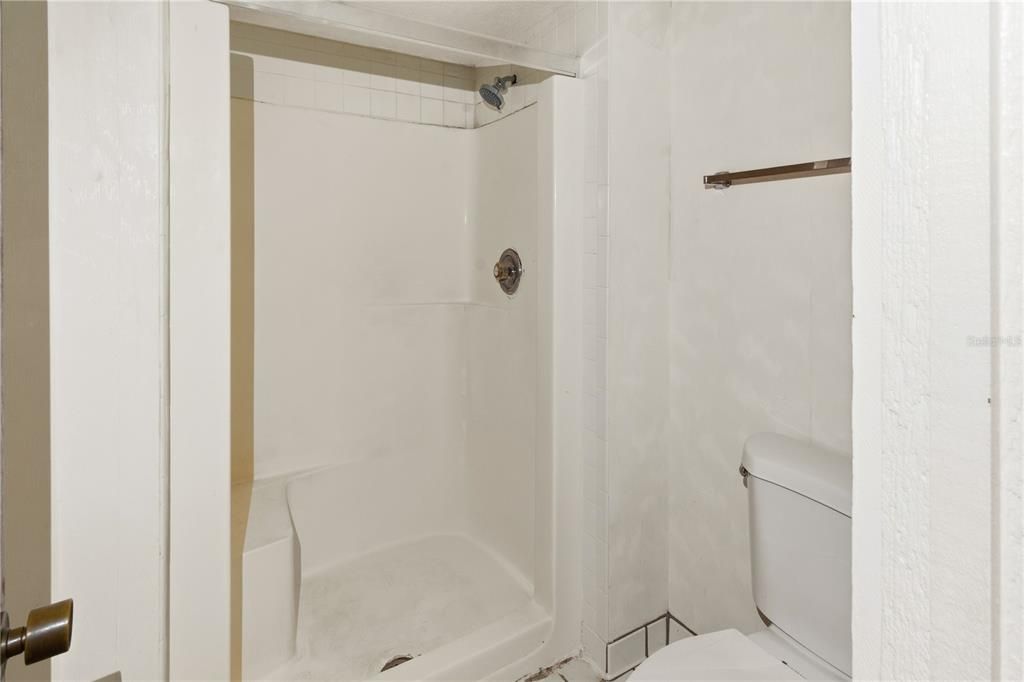 For Rent: $1,050 (1 beds, 1 baths, 974 Square Feet)