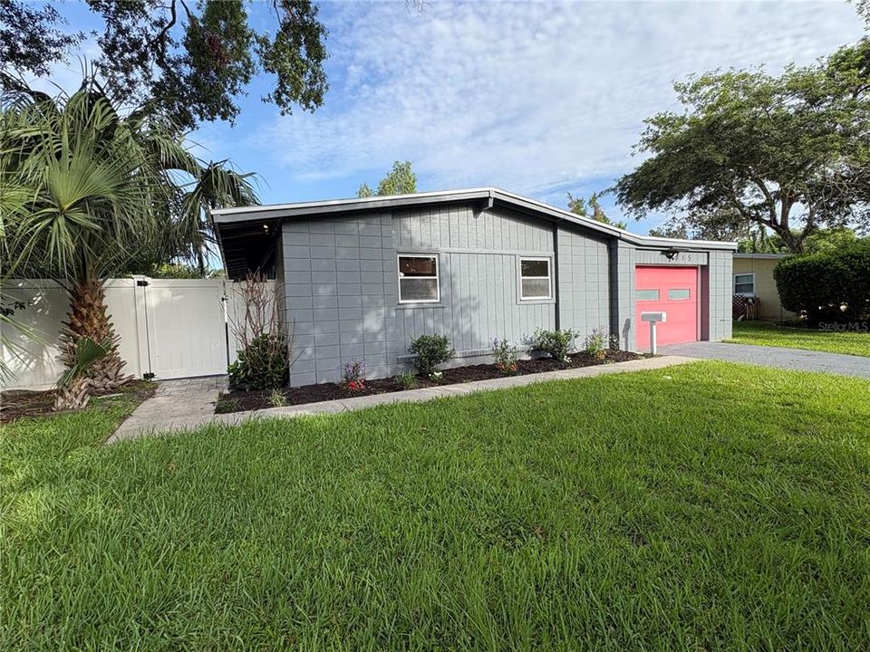 For Sale: $375,000 (4 beds, 2 baths, 1240 Square Feet)