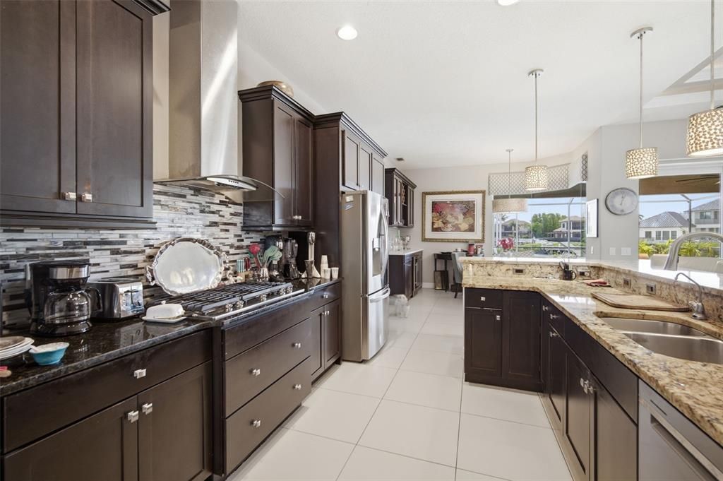 Activo con contrato: $1,450,000 (3 camas, 3 baños, 2640 Pies cuadrados)