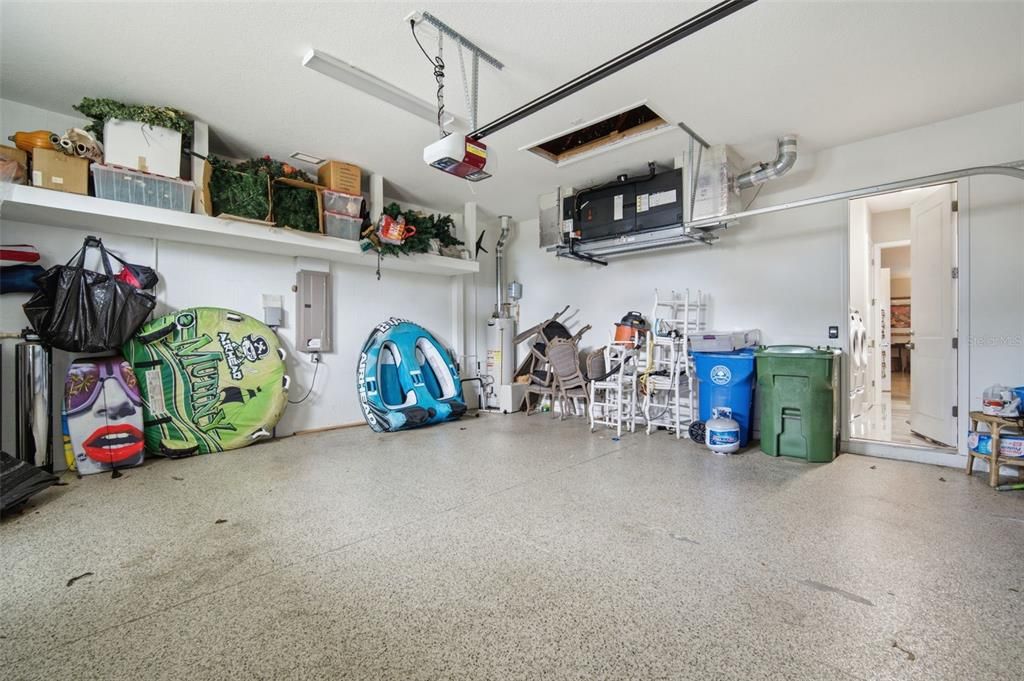 Activo con contrato: $1,450,000 (3 camas, 3 baños, 2640 Pies cuadrados)