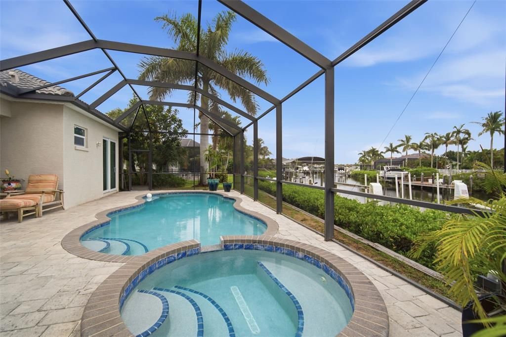 Activo con contrato: $1,450,000 (3 camas, 3 baños, 2640 Pies cuadrados)