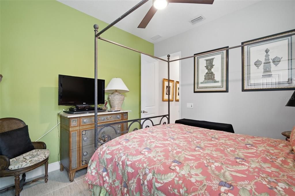 Activo con contrato: $1,450,000 (3 camas, 3 baños, 2640 Pies cuadrados)
