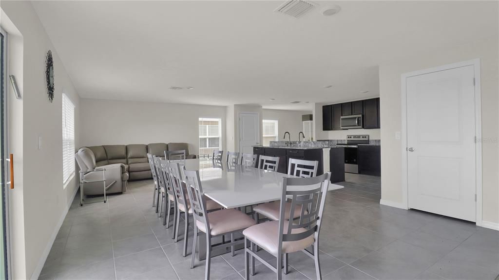 For Rent: $3,200 (4 beds, 2 baths, 2260 Square Feet)