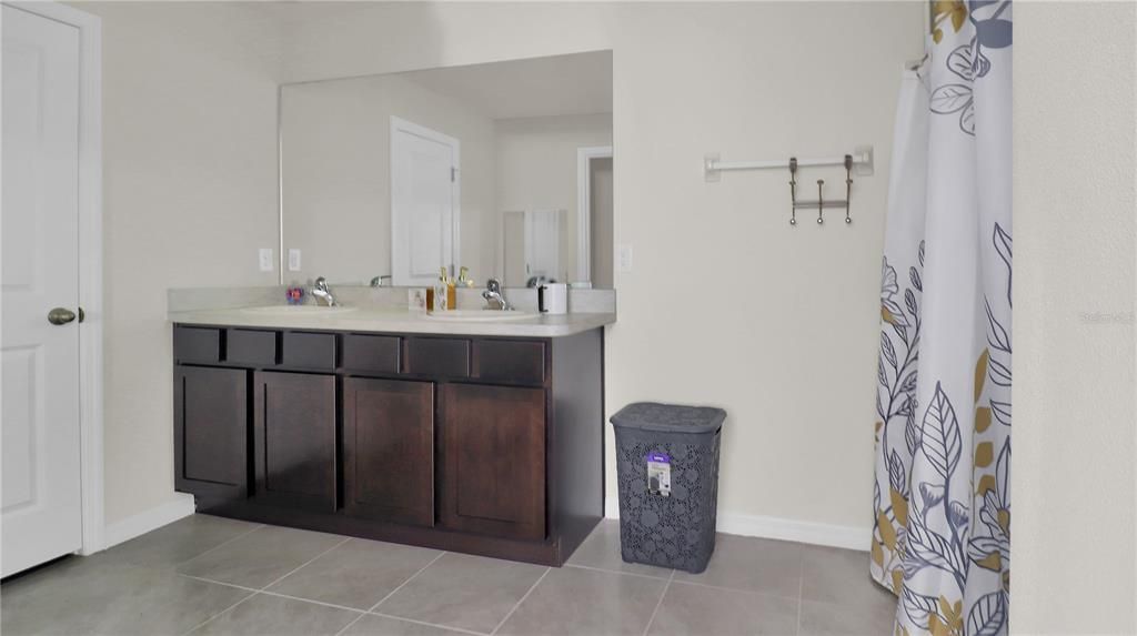 For Rent: $3,200 (4 beds, 2 baths, 2260 Square Feet)