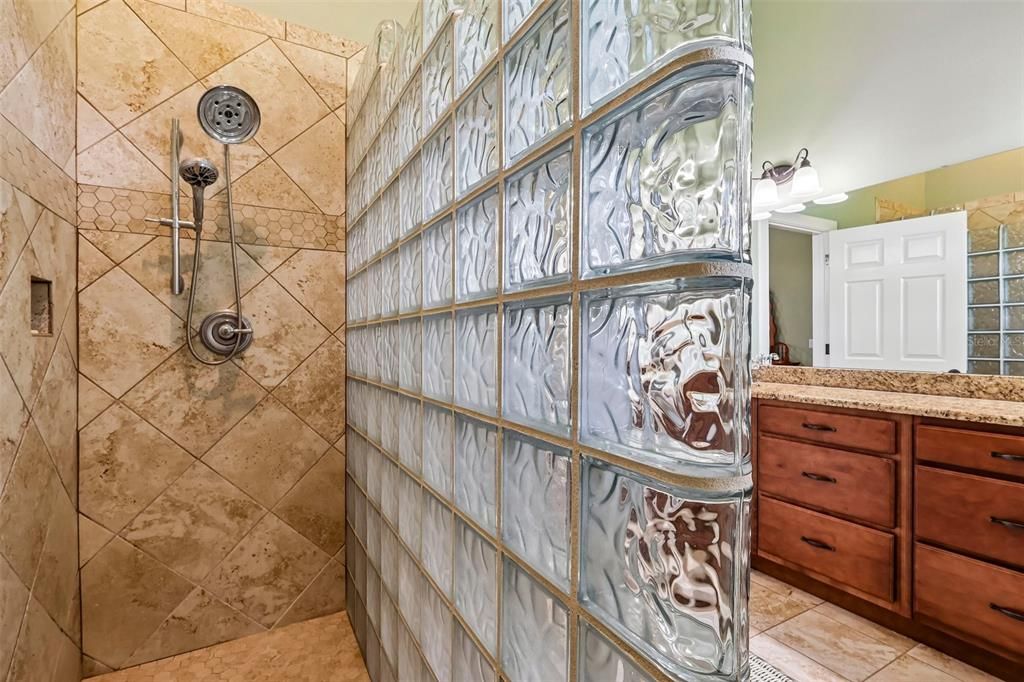 На продажу: $699,900 (2 спален, 2 ванн, 1744 Квадратных фут)