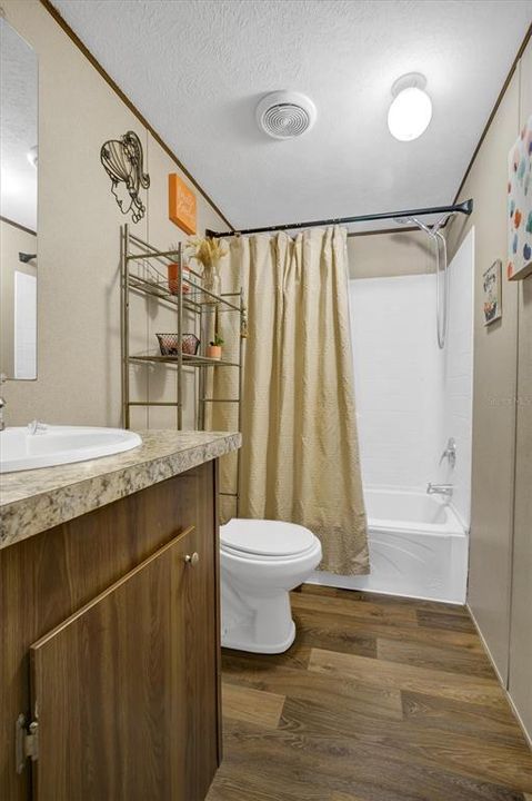 En Venta: $335,999 (4 camas, 2 baños, 1904 Pies cuadrados)