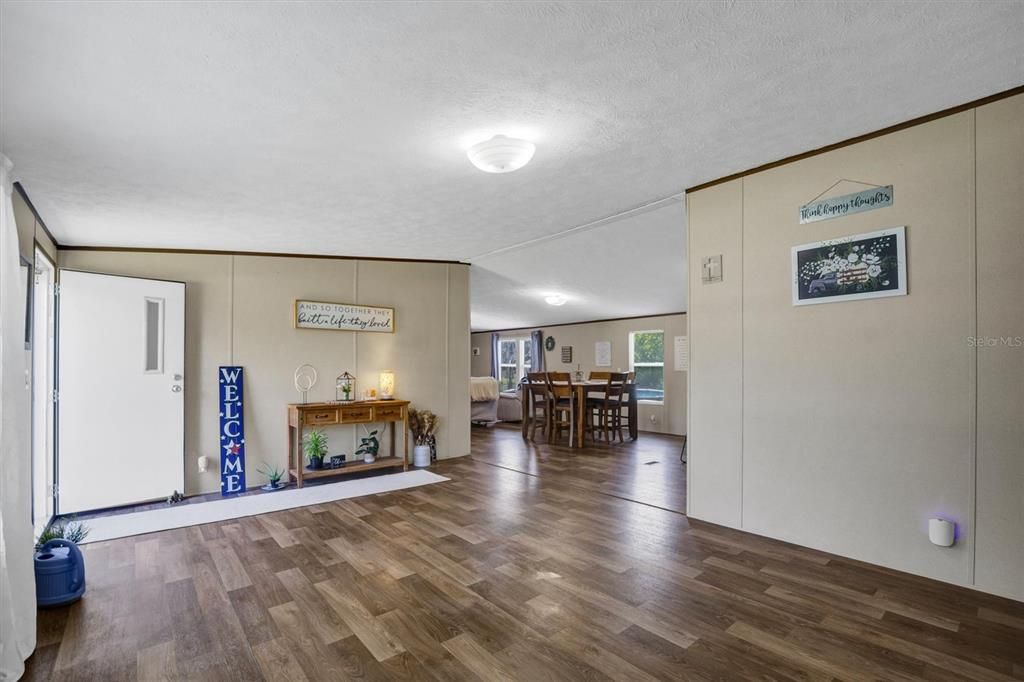 En Venta: $335,999 (4 camas, 2 baños, 1904 Pies cuadrados)