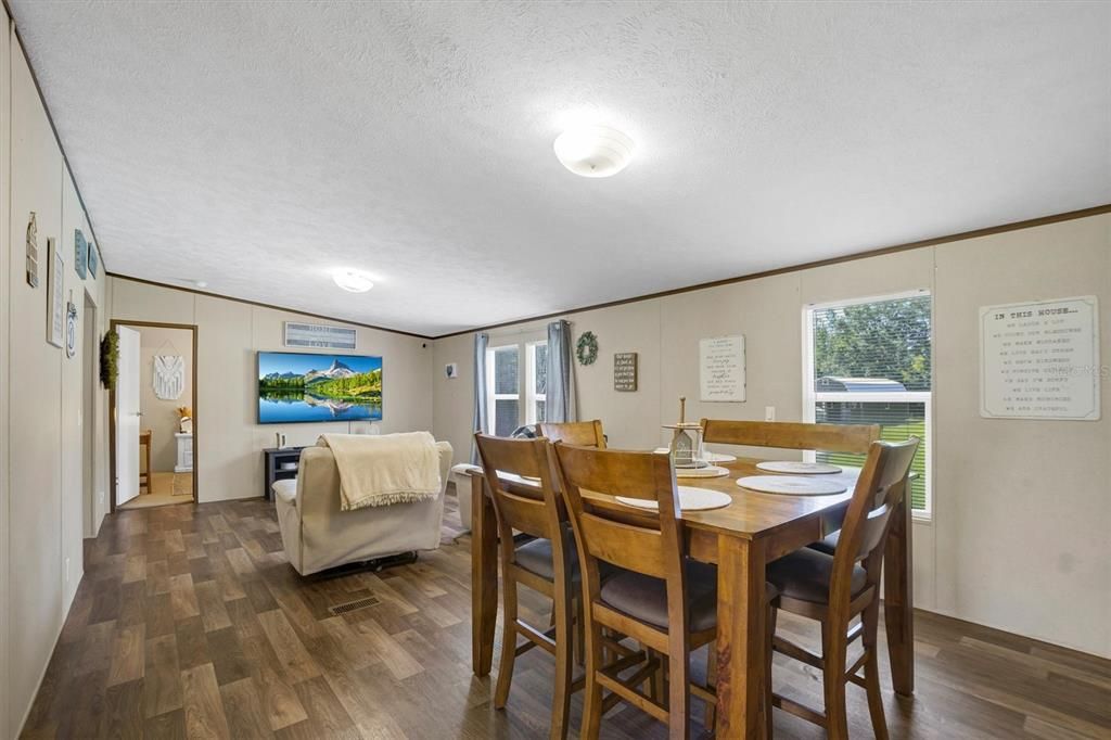 En Venta: $335,999 (4 camas, 2 baños, 1904 Pies cuadrados)