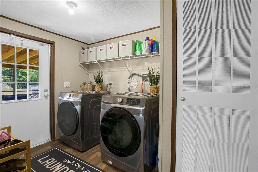 En Venta: $335,999 (4 camas, 2 baños, 1904 Pies cuadrados)