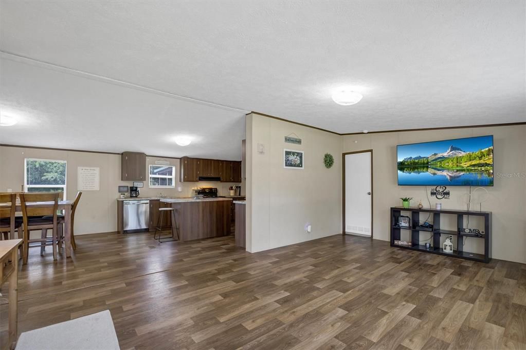 En Venta: $335,999 (4 camas, 2 baños, 1904 Pies cuadrados)