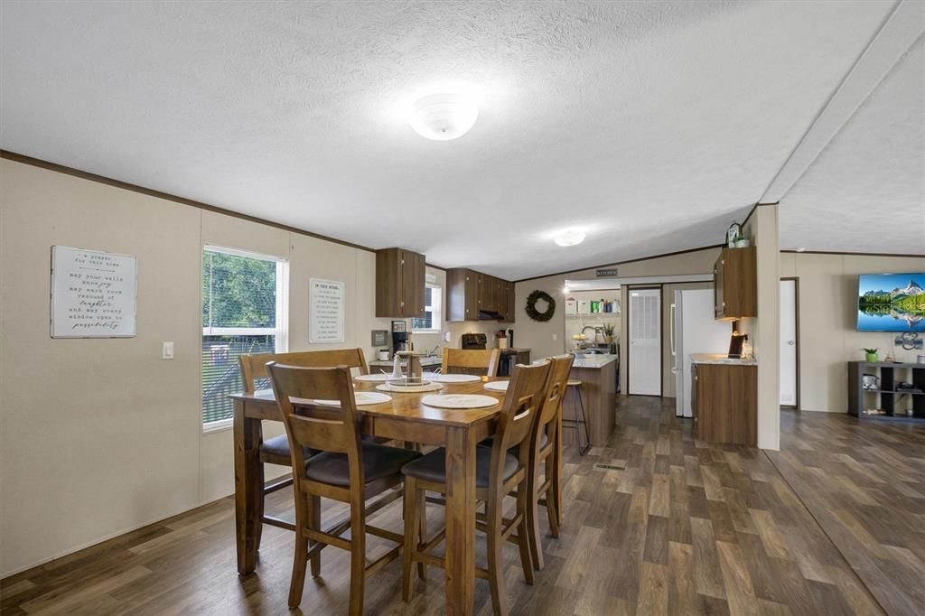 En Venta: $335,999 (4 camas, 2 baños, 1904 Pies cuadrados)
