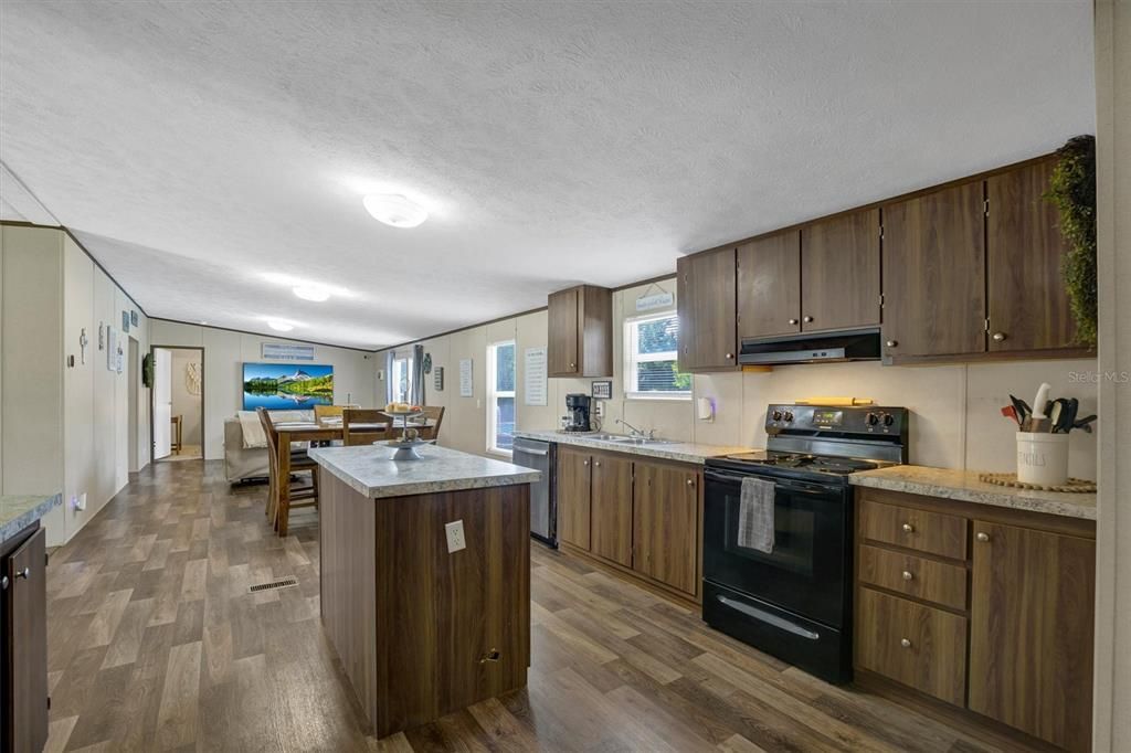 En Venta: $335,999 (4 camas, 2 baños, 1904 Pies cuadrados)