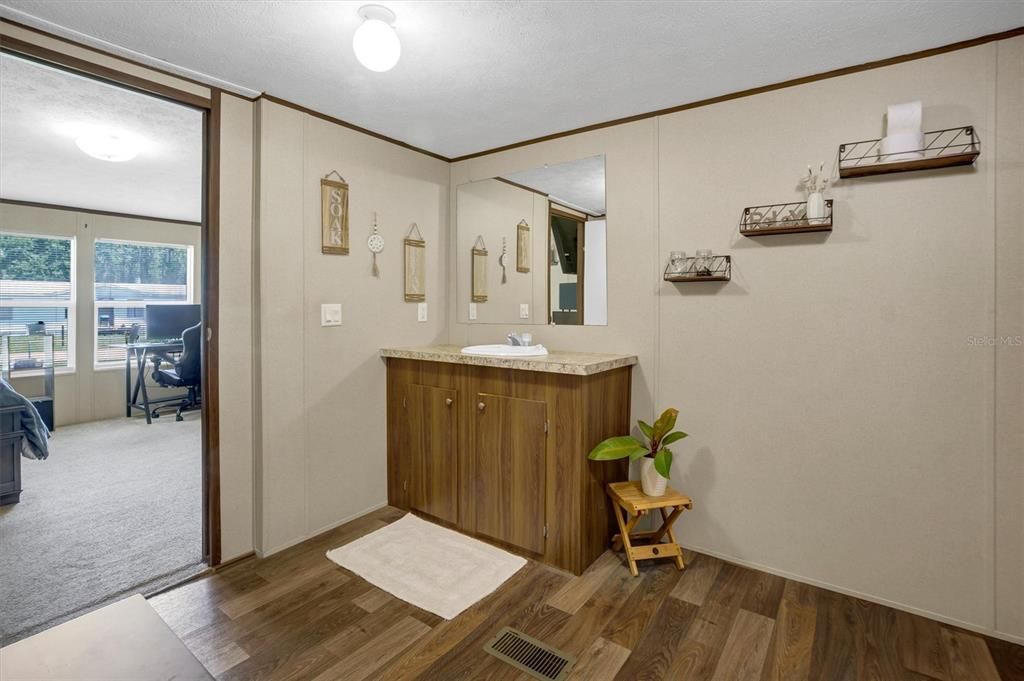 En Venta: $335,999 (4 camas, 2 baños, 1904 Pies cuadrados)