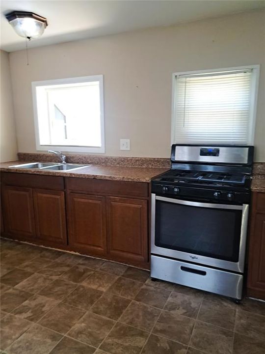 For Sale: $349,000 (3 beds, 3 baths, 1722 Square Feet)