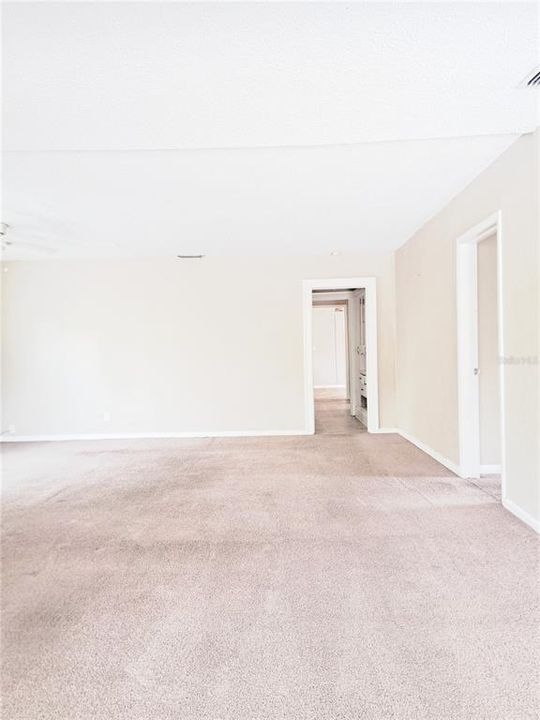 For Sale: $349,000 (3 beds, 3 baths, 1722 Square Feet)