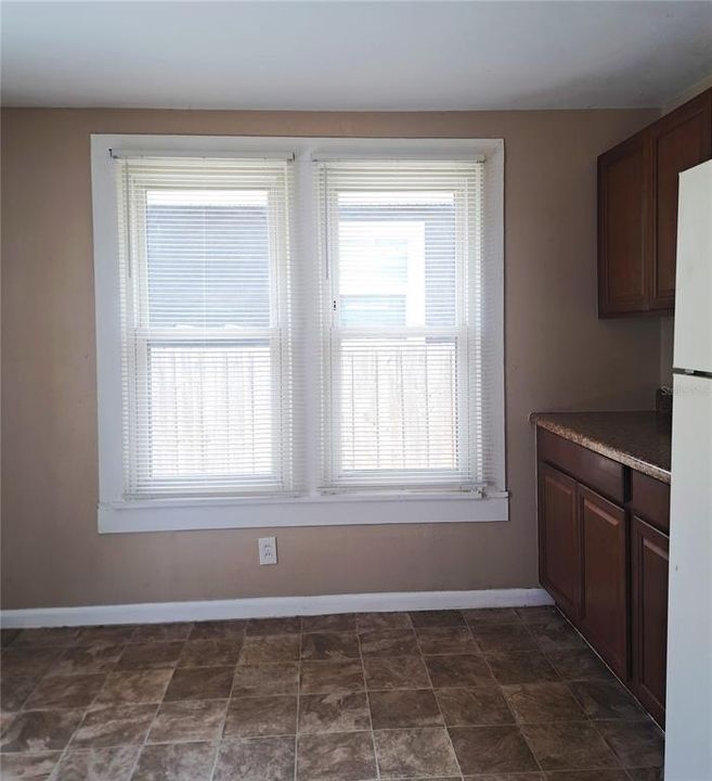 For Sale: $349,000 (3 beds, 3 baths, 1722 Square Feet)