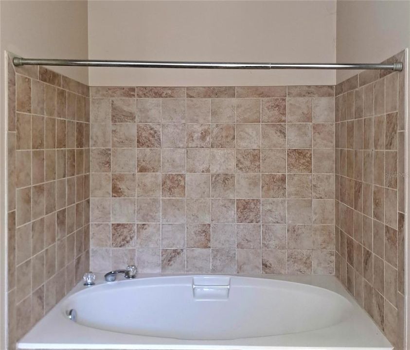 For Sale: $349,000 (3 beds, 3 baths, 1722 Square Feet)
