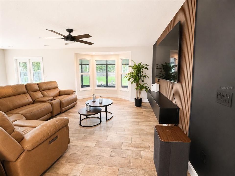 На продажу: $434,900 (3 спален, 2 ванн, 1308 Квадратных фут)