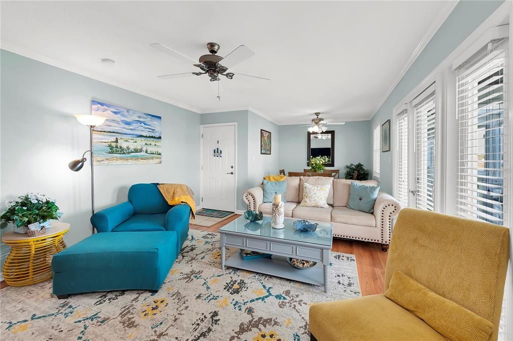 For Rent: $1,900 (1 beds, 1 baths, 823 Square Feet)