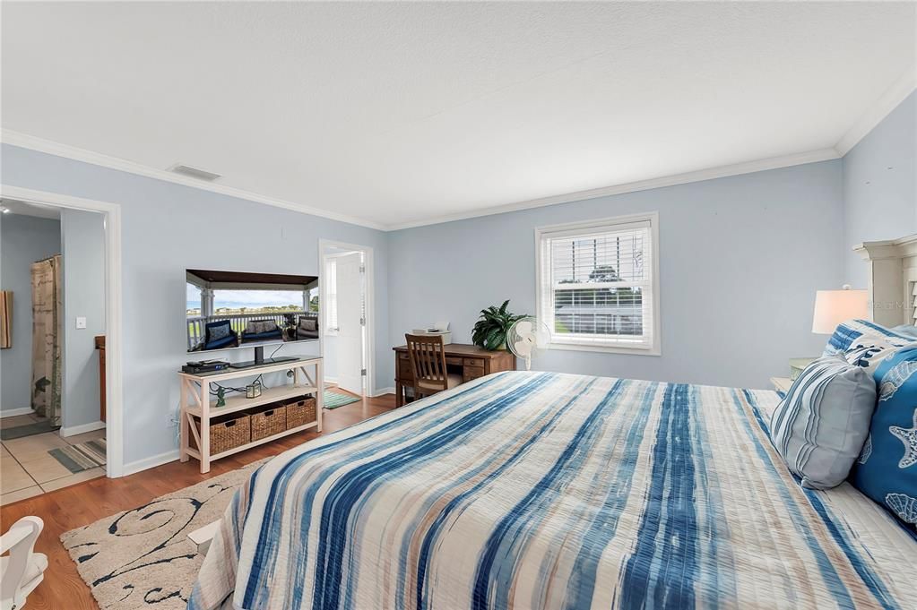 For Rent: $1,900 (1 beds, 1 baths, 823 Square Feet)