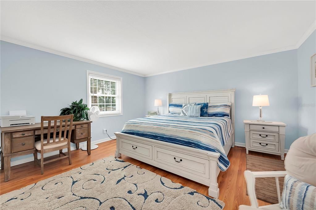For Rent: $1,900 (1 beds, 1 baths, 823 Square Feet)