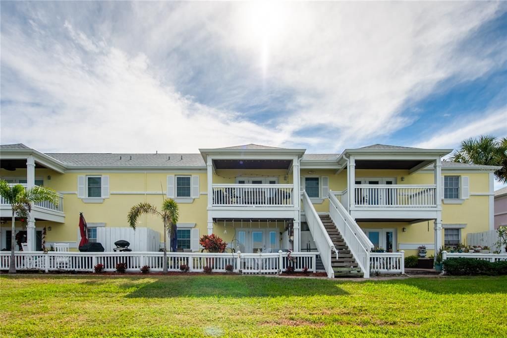 For Rent: $1,900 (1 beds, 1 baths, 823 Square Feet)