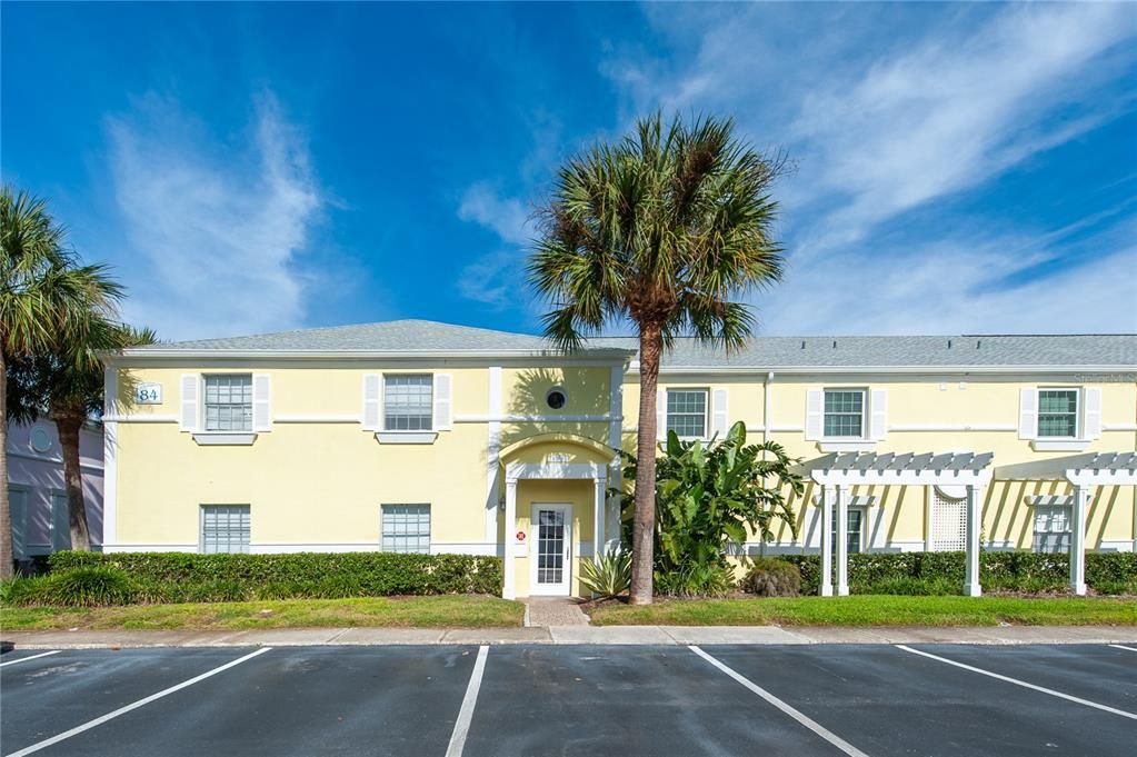 For Rent: $1,900 (1 beds, 1 baths, 823 Square Feet)