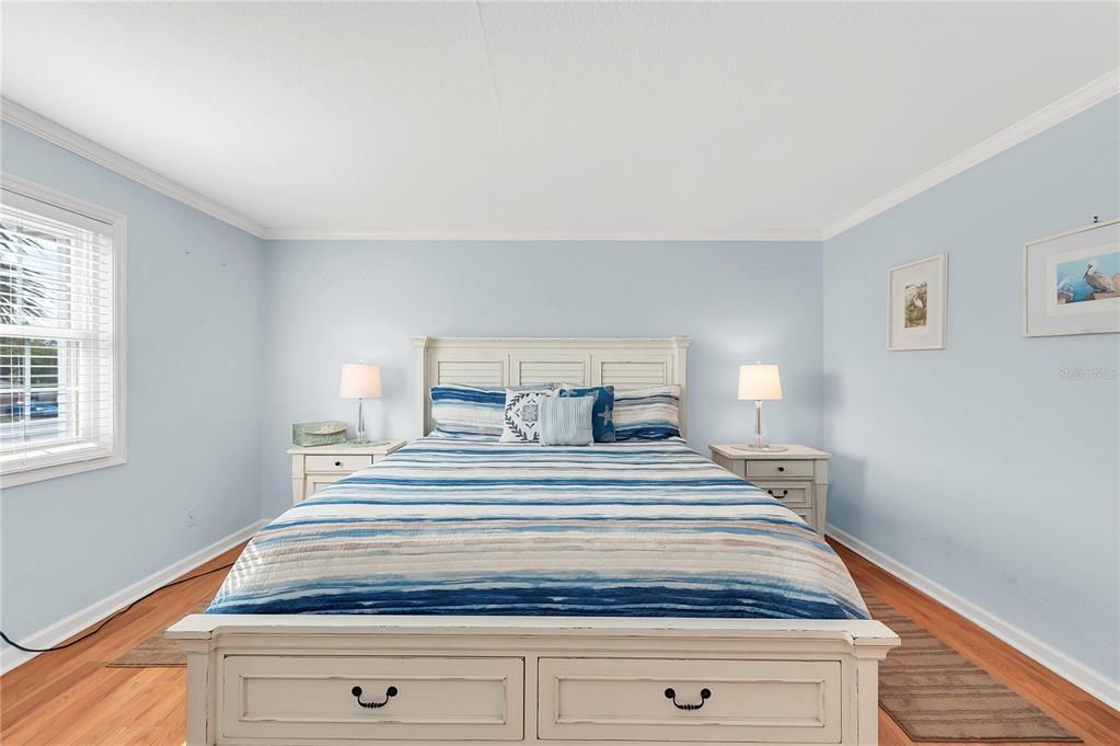 For Rent: $1,900 (1 beds, 1 baths, 823 Square Feet)