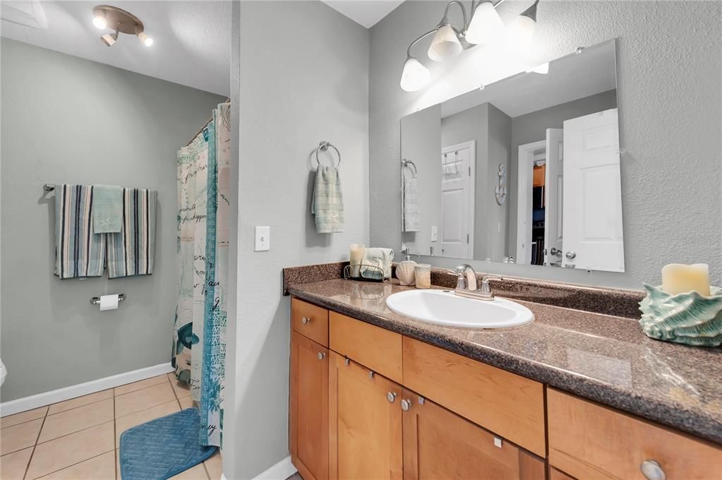 For Rent: $1,900 (1 beds, 1 baths, 823 Square Feet)