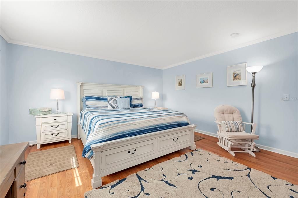For Rent: $1,900 (1 beds, 1 baths, 823 Square Feet)