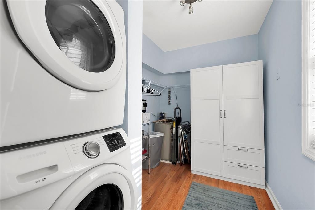 For Rent: $1,900 (1 beds, 1 baths, 823 Square Feet)