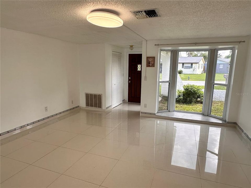 En Venta: $267,900 (2 camas, 2 baños, 1268 Pies cuadrados)