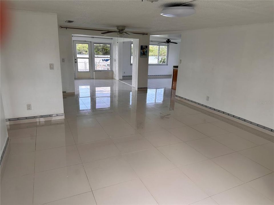 En Venta: $267,900 (2 camas, 2 baños, 1268 Pies cuadrados)