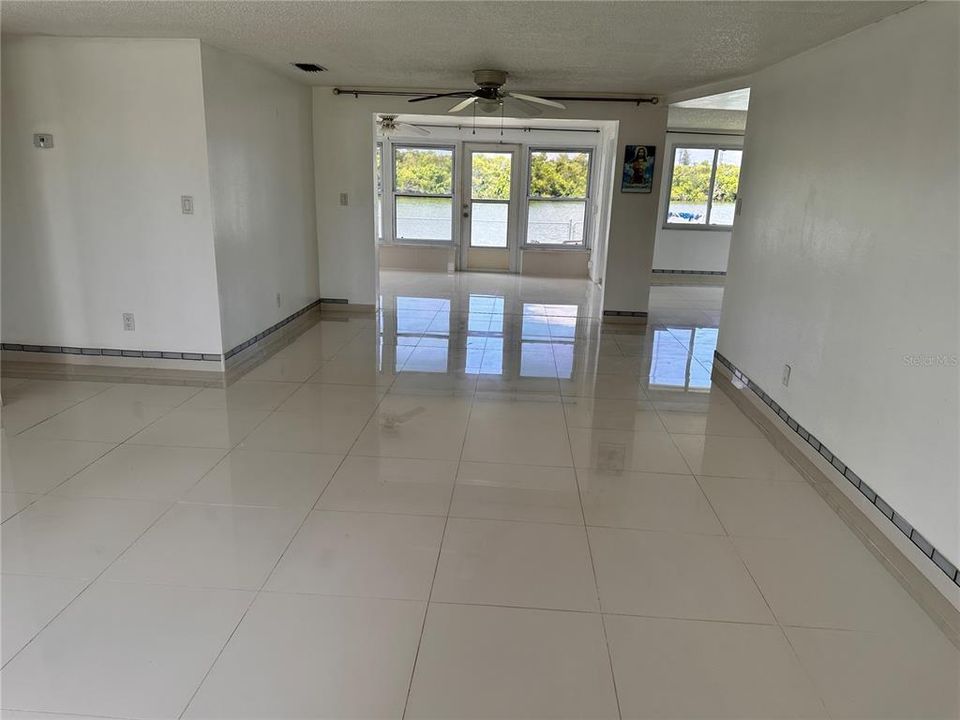 En Venta: $267,900 (2 camas, 2 baños, 1268 Pies cuadrados)