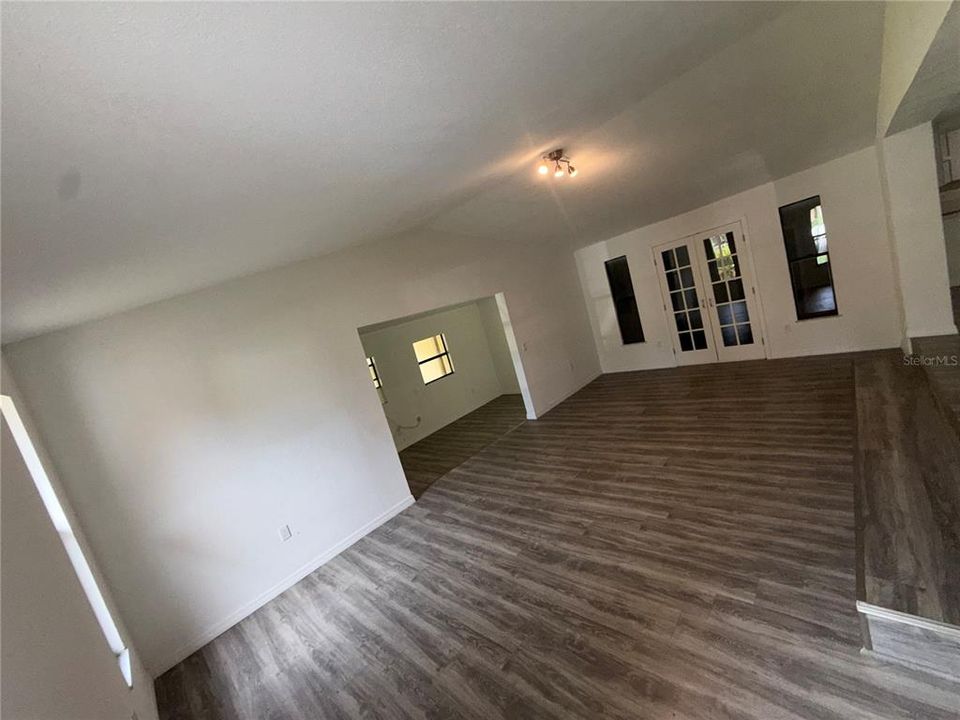 For Sale: $129,000 (5 beds, 1 baths, 1796 Square Feet)
