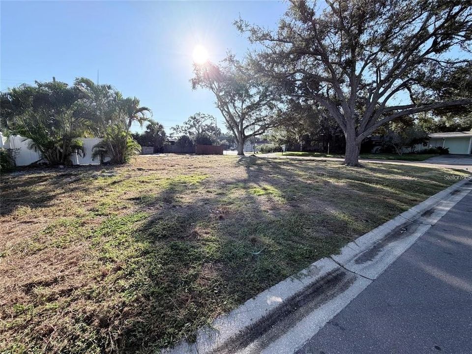 En Venta: $575,000 (0.22 acres)