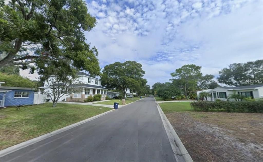 En Venta: $575,000 (0.22 acres)