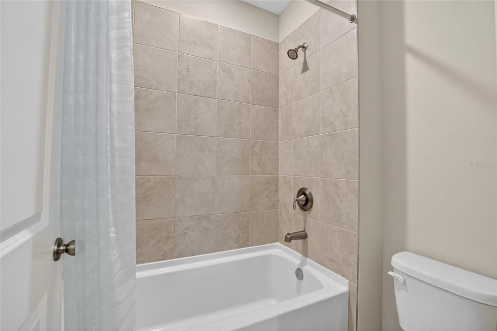 В аренду: $3,100 (5 спален, 3 ванн, 2934 Квадратных фут)