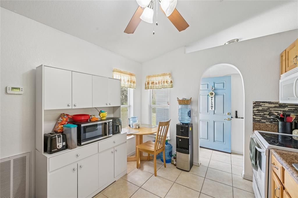 For Sale: $245,000 (3 beds, 2 baths, 1264 Square Feet)
