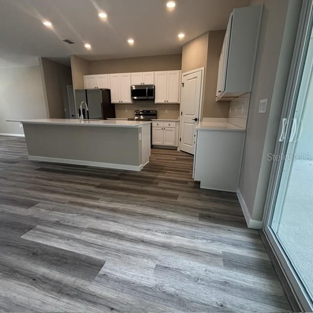 For Sale: $409,900 (4 beds, 3 baths, 2332 Square Feet)